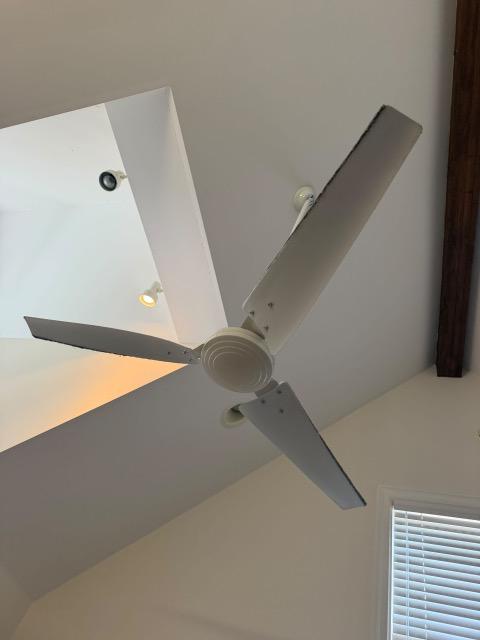 Ceiling and fan, dust and staining — after cleaning